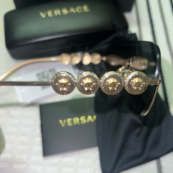 Brand New VERSACE
56MM Pilot Sunglasses Color: Black Gold - Picture 4 of 5